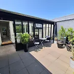 Townhouse Med Traeterrasse